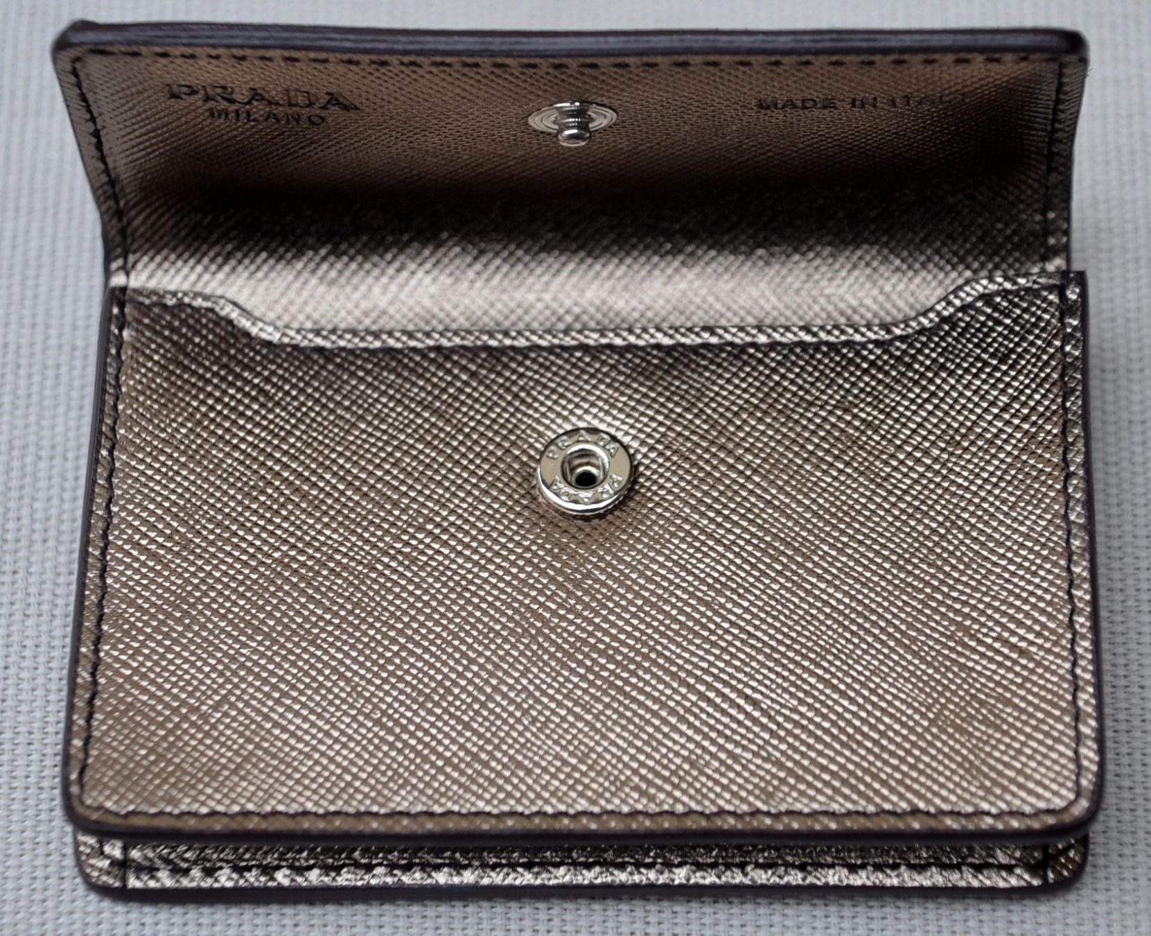 Prada Portafogli: Prada Kartenetui + Bleistift / porte-cartes + crayon – Nuovo (secondo la descrizione) da Collonges venduto da arashee 5