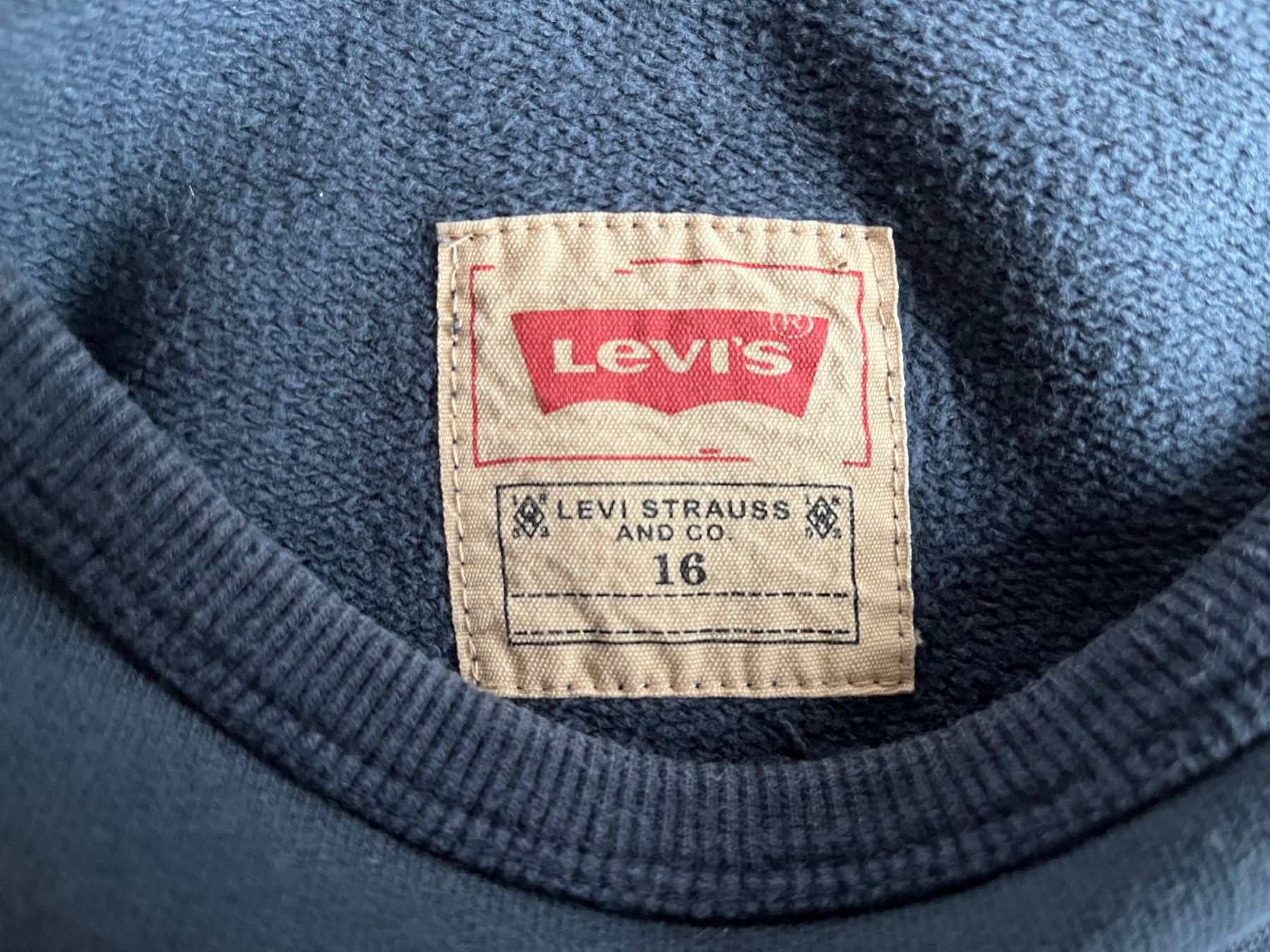 Levi's Maglioni & Felpe: Pull Sweat Levi’s taille 16 ans 170 cm – Usato da Montalchez venduto da Azurea79 1