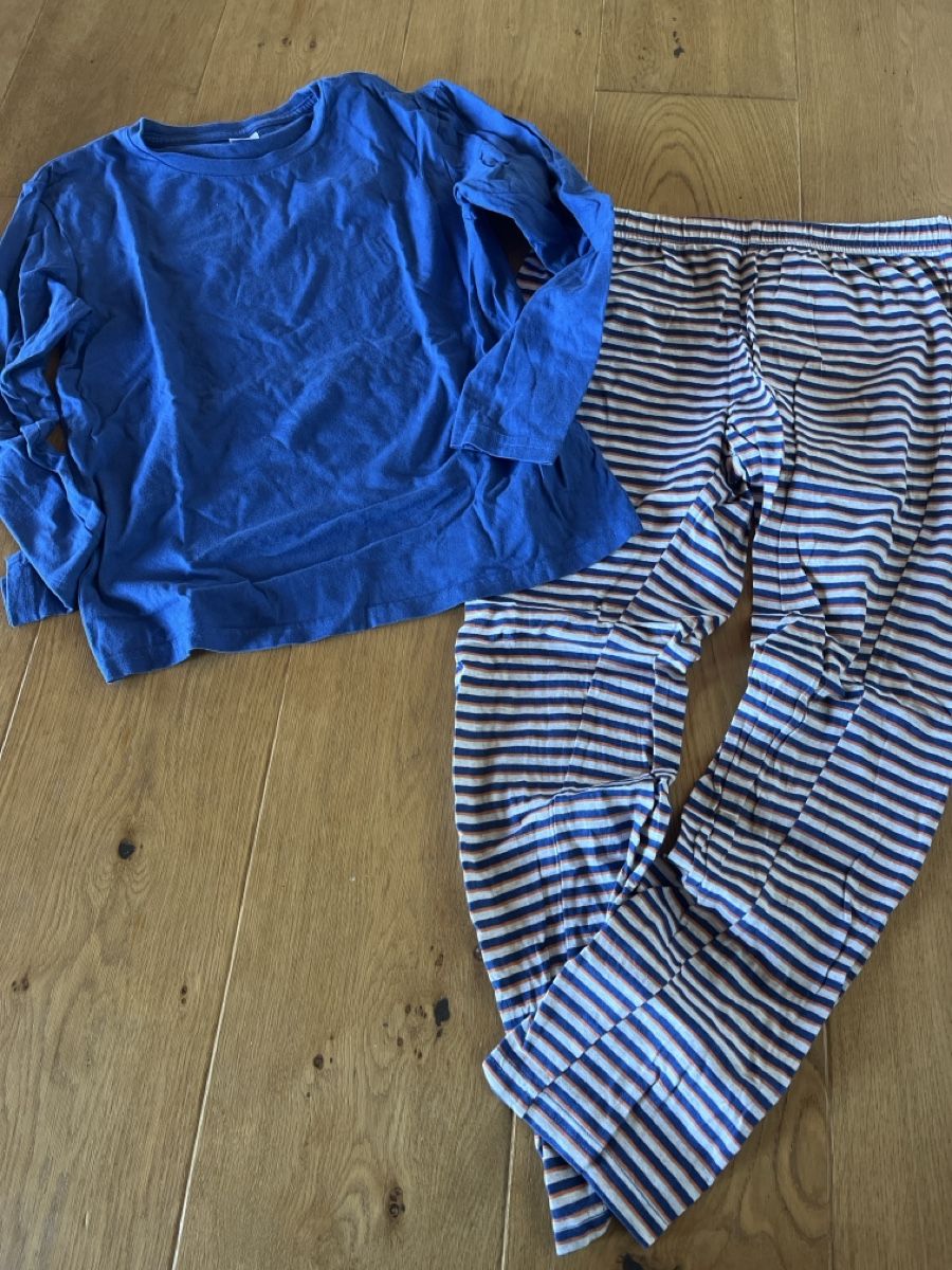 Pigiama & Simili: Pyjama 146/152 – Usato da Balmberg venduto da Berglihof