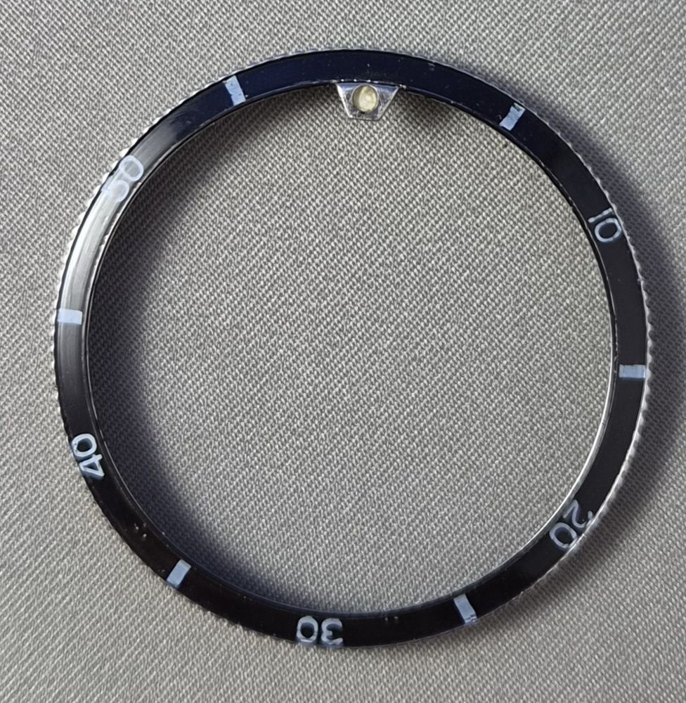 Omega Orologi: Lunette pour Omega Seamaster 300 – Usato da Farvagny-le-Grand venduto da CollectibleWatches