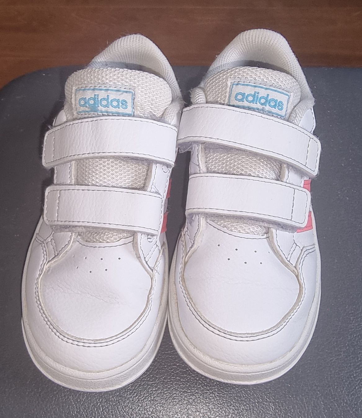 Adidas Chaussures garçon: Adidas Kinder Schuhe, Gr. 27 – D'occasion à Rifferswil par sandra0010 3