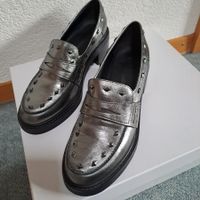 Silberne Lederschuhe, Grösse 39, NP 198.--.