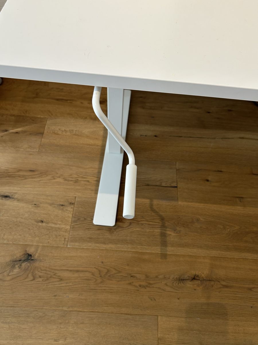 Ikea Scrivanie: Schreibtisch weiss höhenverstellbar – Usato da Olten venduto da noellealisha 1