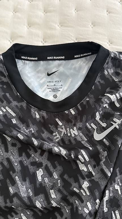 Nike Pulls & Sweat-shirts: Pulli für laufen, Nike – D'occasion à Winterthur par Maryna_14