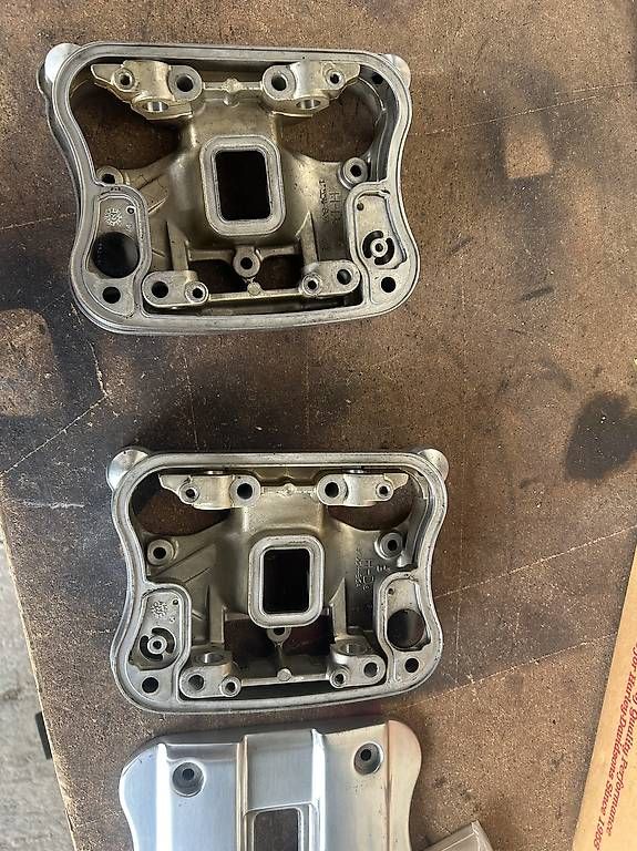 Tutti i ricambio per moto: Harley Davidson Sportster coperchi bilancieri  – Usato da Montagnola venduto da gia_6tcc 3