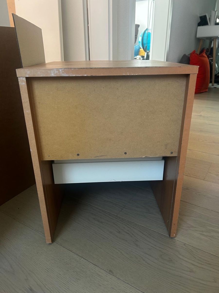 Tables de nuit: Nachttisch mit Schublade Holzoptik – D'occasion à Pfäffikon (ZH) par Chris141971 3