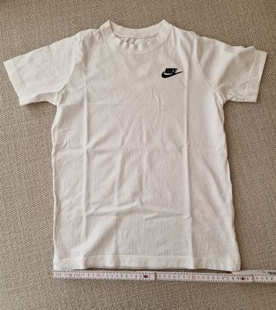 Nike Kinder T-Shirt weiss Grösse M 137-147 guter Zustand