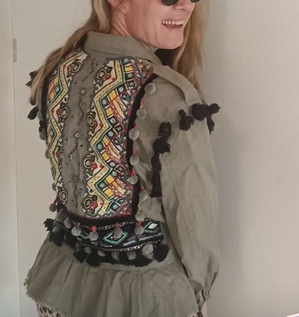 Khaki Jacke mit speziellen Details, Top Zustand, S