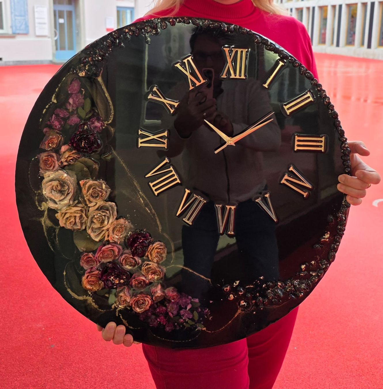 Tutte le decorazioni: Handgemachte Epoxy Wanduhr mit Rosen - Durchmesser 60cm – Usato da kloten venduto da Docsgirl 1