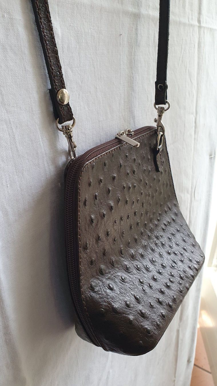 Borse da donna: Kleine Lederhandtasche braun, Straussenoptik – Usato da Brüttisellen venduto da Kluba 2