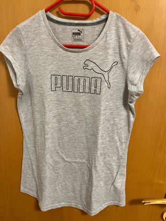 T-shirt Puma gris, taille S, parfait pour l'été!