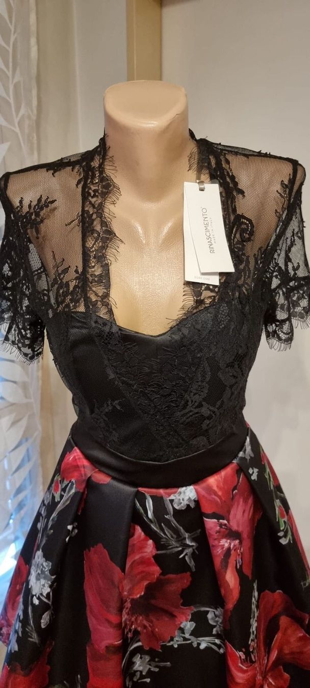 Kleider: Rinascimento Gr. L – Neu und originalverpackt aus Luzern von Reni025