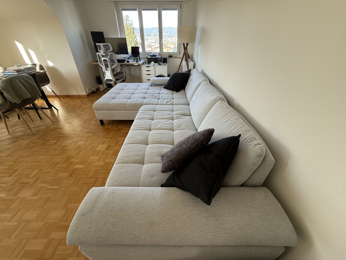 Divani: King Corner Sofa light grey fabric slightly used – Usato da Küsnacht ZH venduto da for_xz5k 2