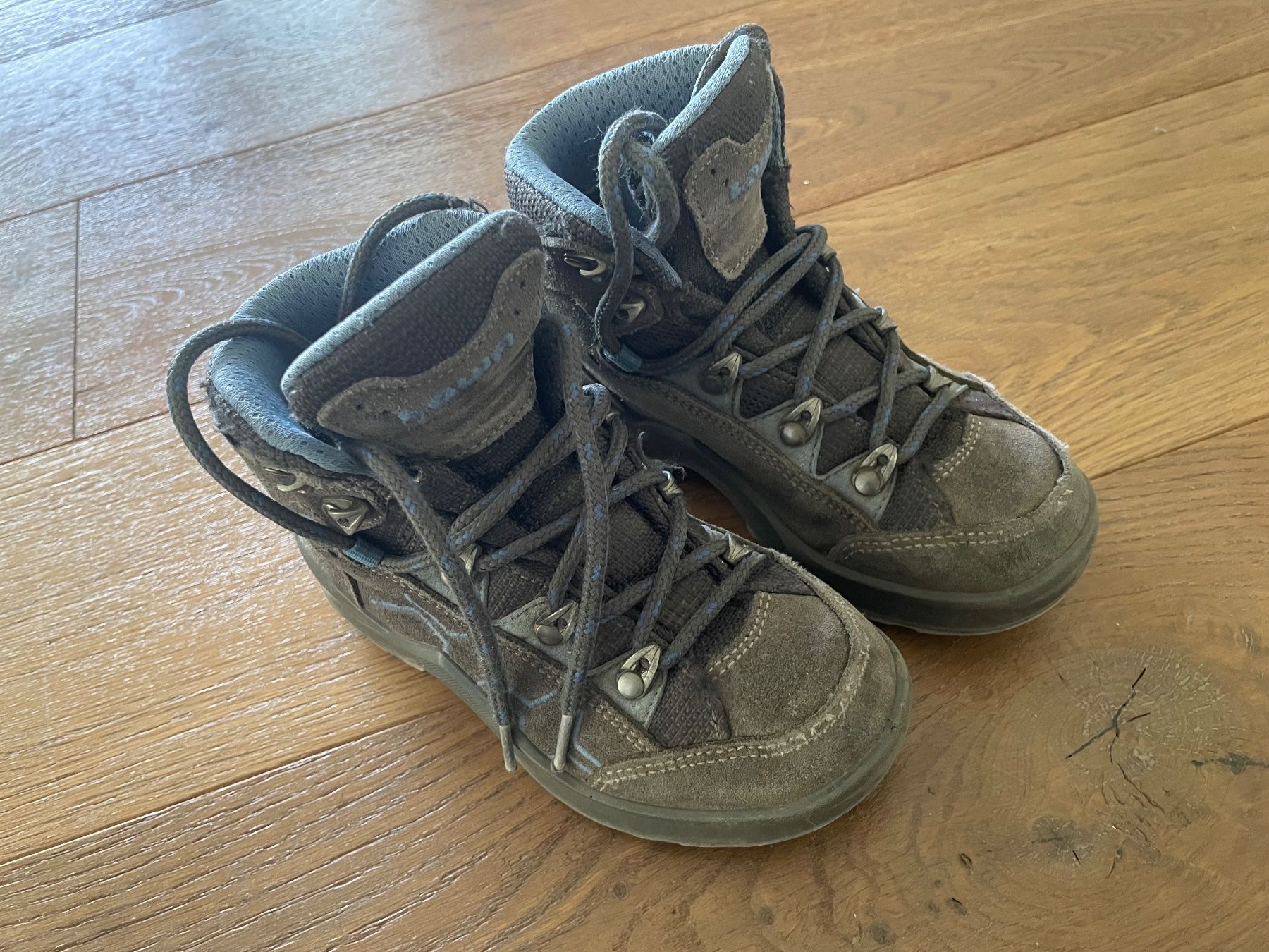Lowa Schuhe für Jungen: LOWA Wanderschuhe Grösse 28 – Gebraucht aus Luzern von sil_v7v8