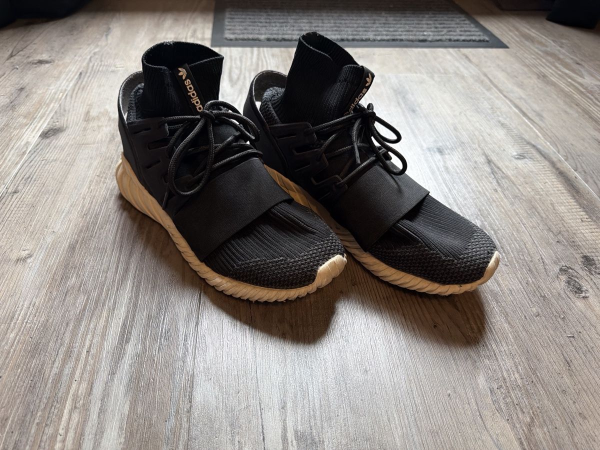 Adidas Herrenschuhe: Adidas Sneaker (43 1/3) – Gebraucht aus Grabs von sacha_rtb 1