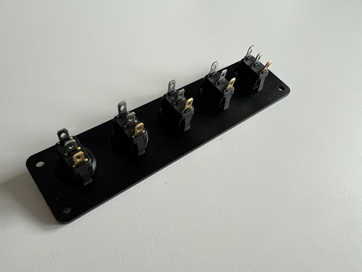 Interruttori: Schalterpanel mit 5 Schaltern, neuwertig, schwarz – Nuovo (secondo la descrizione) da Winterthur venduto da mar_mvk8 1