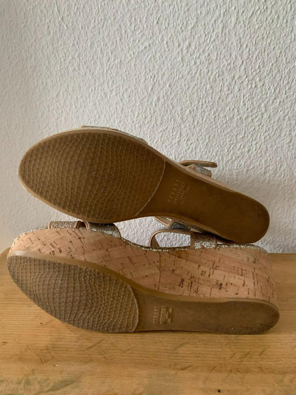 Stuart Weitzman Damenschuhe: STUART WEITZMAN: Silberfarbene Leder-Sandale, Kork-Sohle, 37 – Gebraucht aus Luzern von paulablue 4