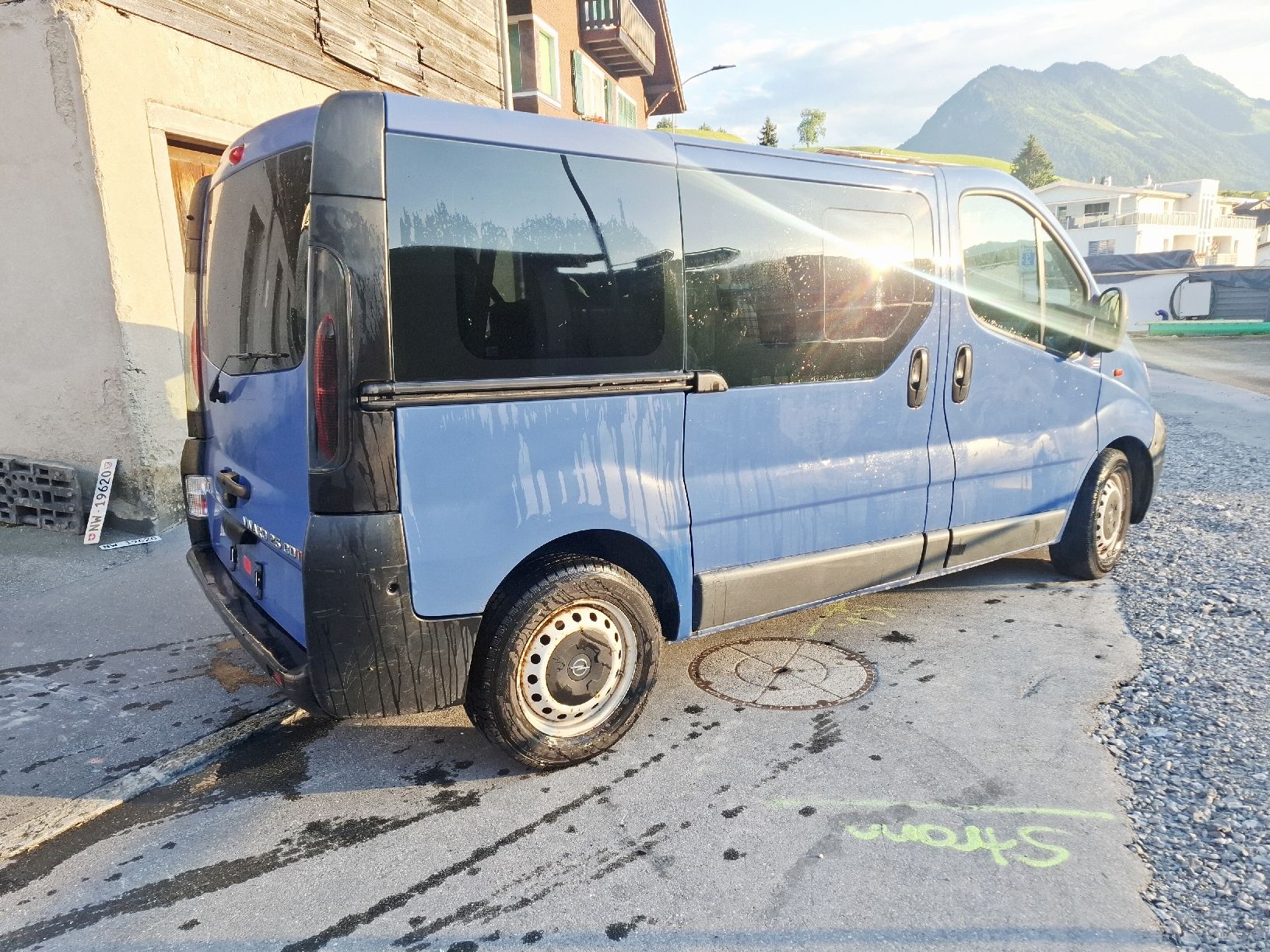 Opel Autos: Opel Vivaro 2.5 9Plätzer – D'occasion à Buochs par TodoAlles 2