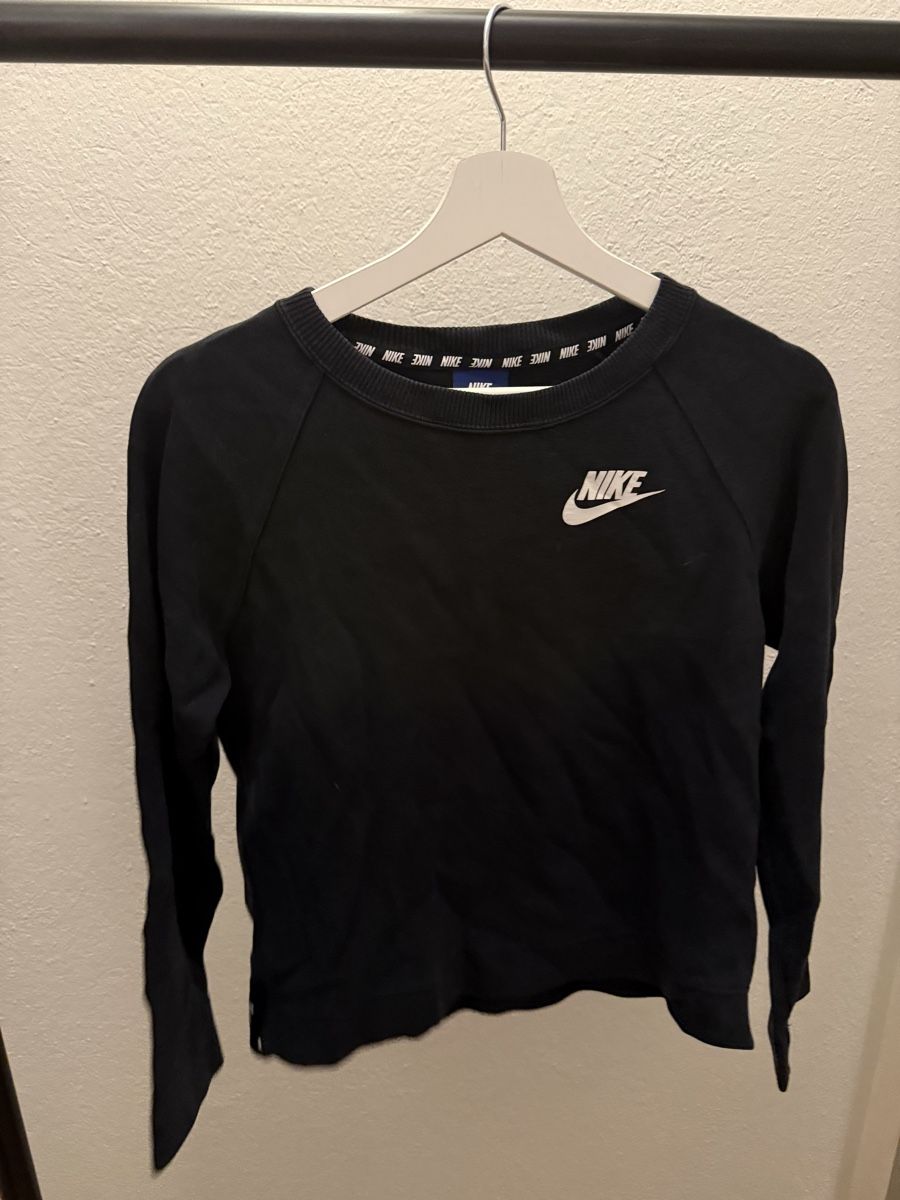 Nike Pullover & Sweatshirts: Nike Pullover schwarz Grösse XS gebrauchter Zustand – Gebraucht aus Biberist von bierikim 1
