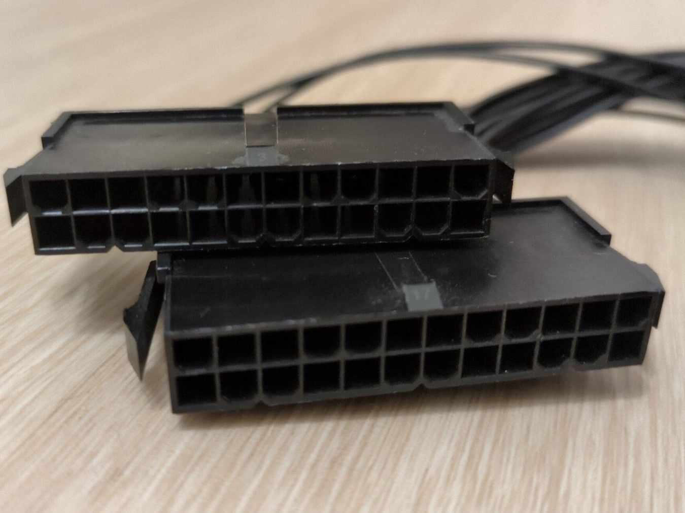 Laufwerke & Adapter: Adapter zum Anschluss von 2 PC-Netzteilen – Gebraucht aus Biasca von TheSeo 2