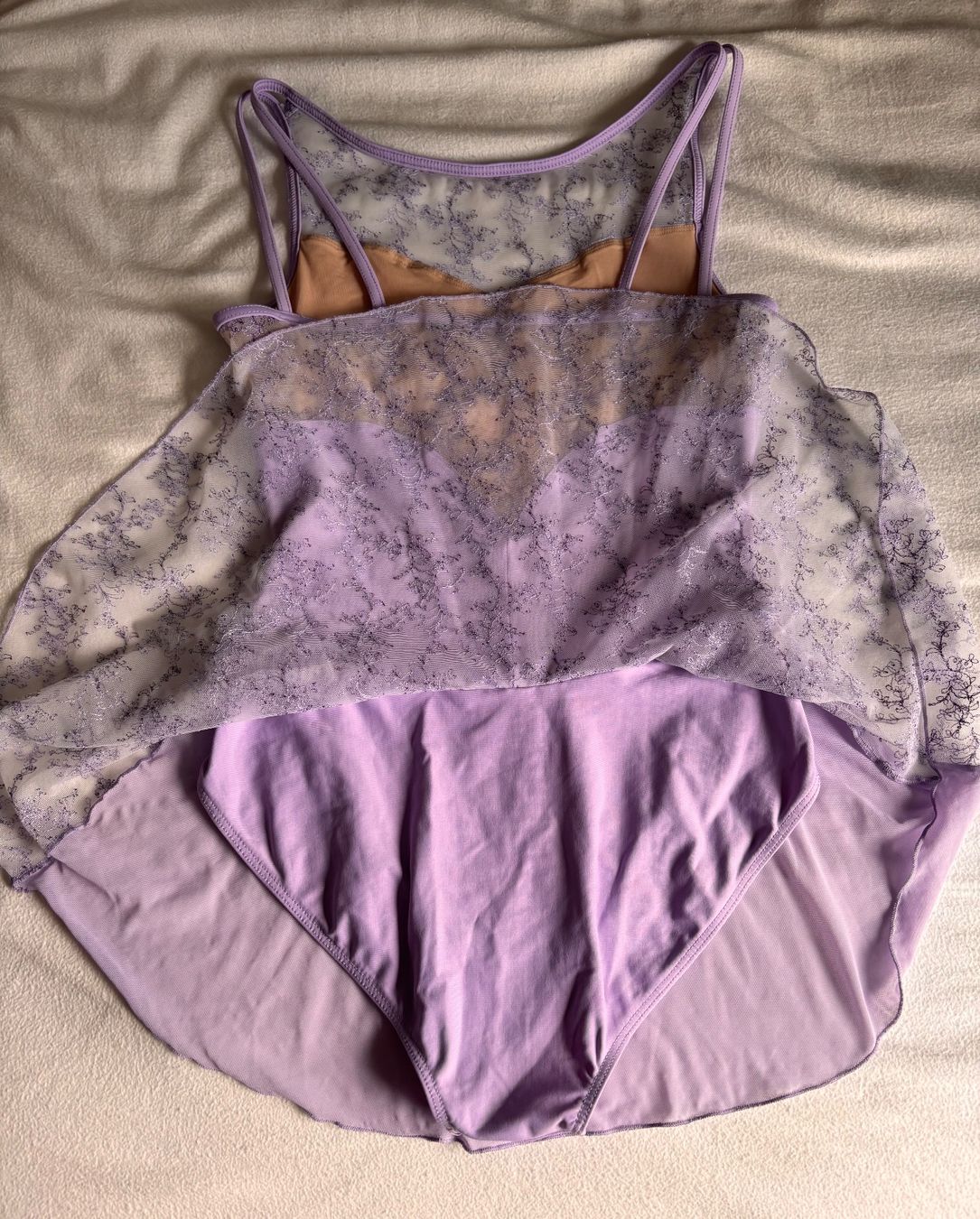 Robes et jupes: Balletkleid lila mit Blumenbestickung – D'occasion à Herrliberg par eka_dz6d 3