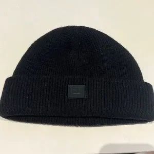 Copricapi, berretti & cappellini: Acne Studios Beanie wool blend – Usato da Glattpark(Opfikon) venduto da der_dh8z 1