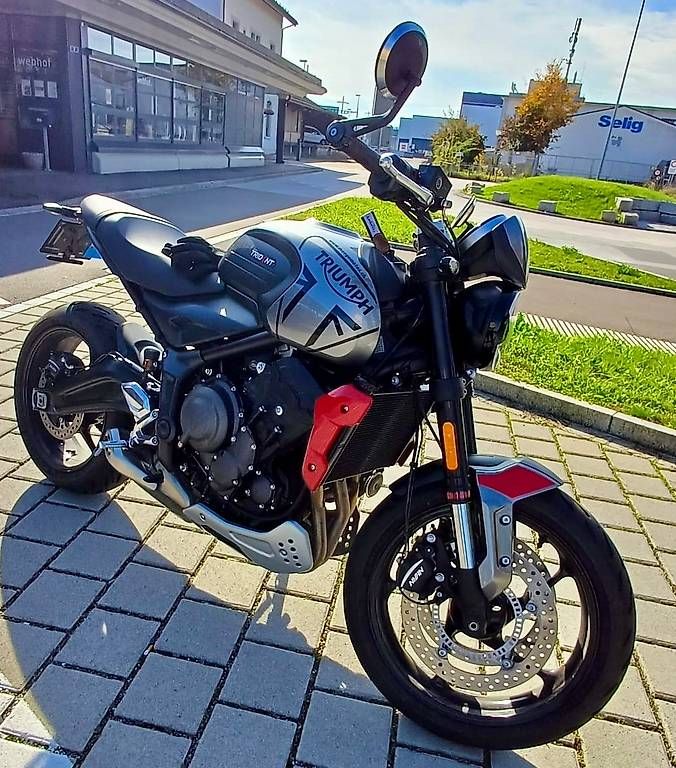 Triumph Strada: Triumph Trident 660 | 3563 km | Top Zustand | A2 | Extras – Usato da Höri venduto da Swisschocolate