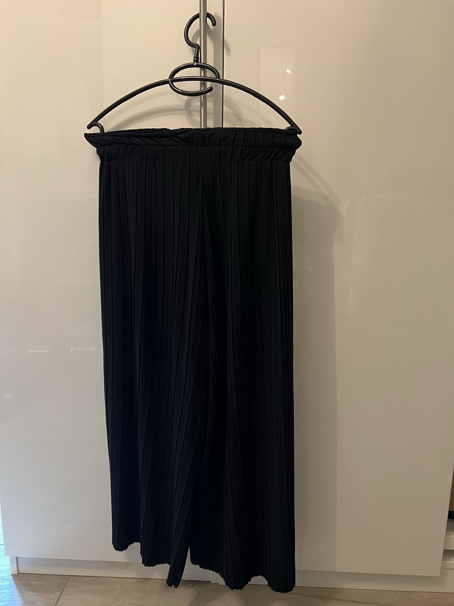 Bershka Pantaloni: Schwarze Sommerhose – Usato da Dietikon venduto da Mischi2167 1