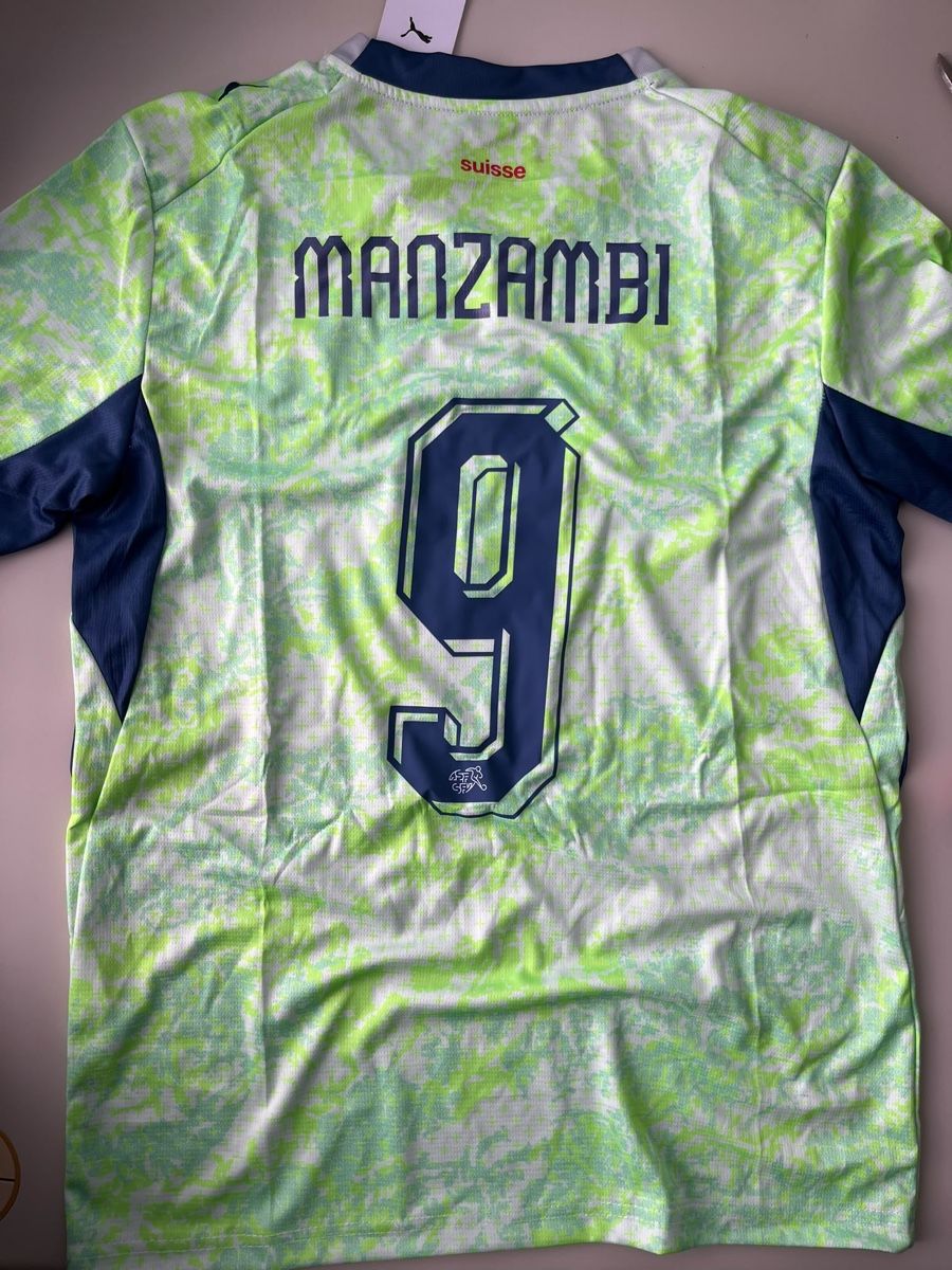 Canottiere & Pantaloni: Manzambi Trikot – Nuovo e nell'imballaggio originale da Biel/Bienne venduto da Jrsy_pha