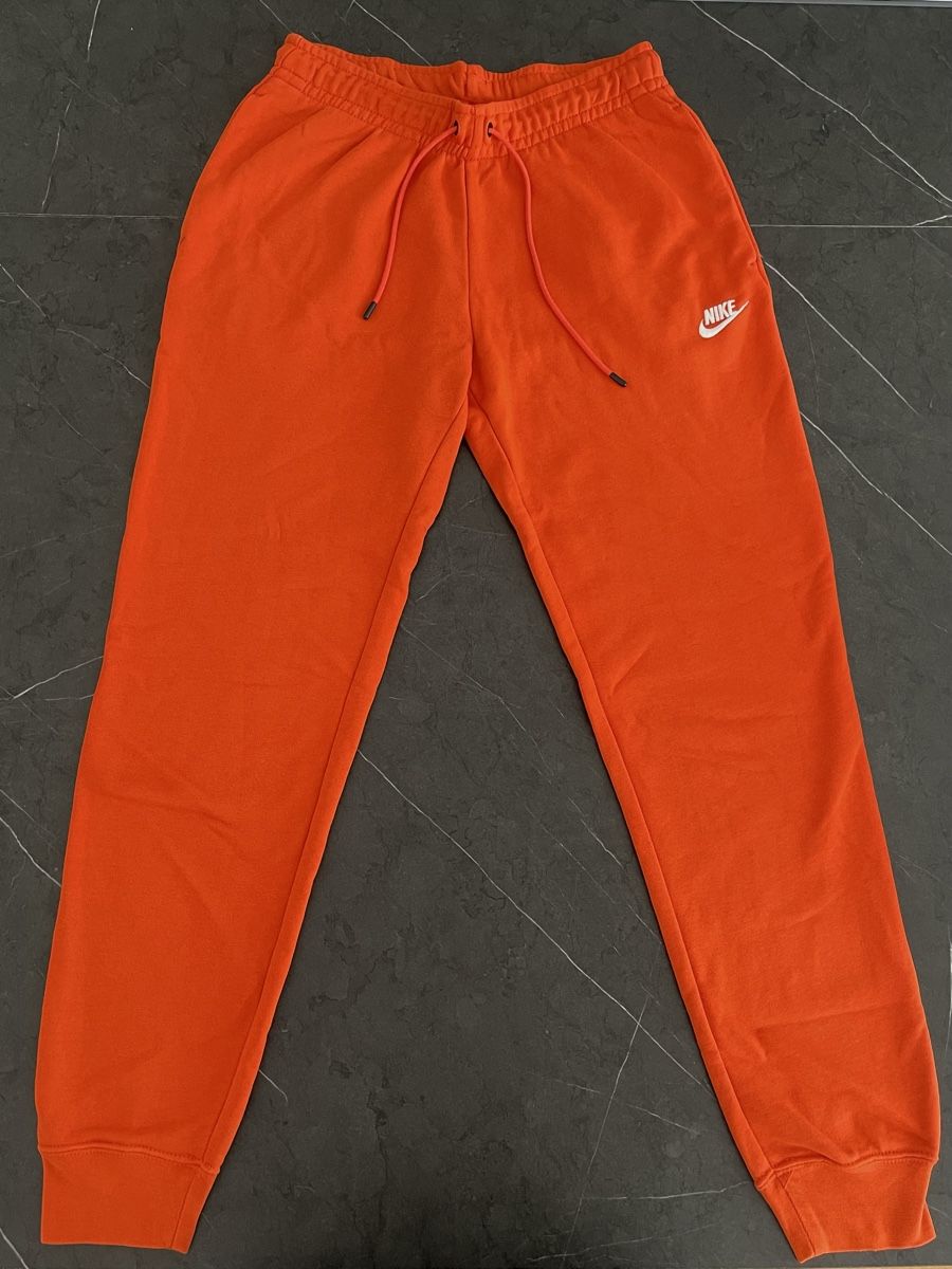 Nike Pantaloni: Nike Trainerhose Grösse S – Nuovo (secondo la descrizione) da Rapperswil SG venduto da joyakeller
