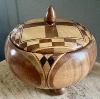Traumhaft schöne alte Deckeldose Holz Holzdose Intarsien