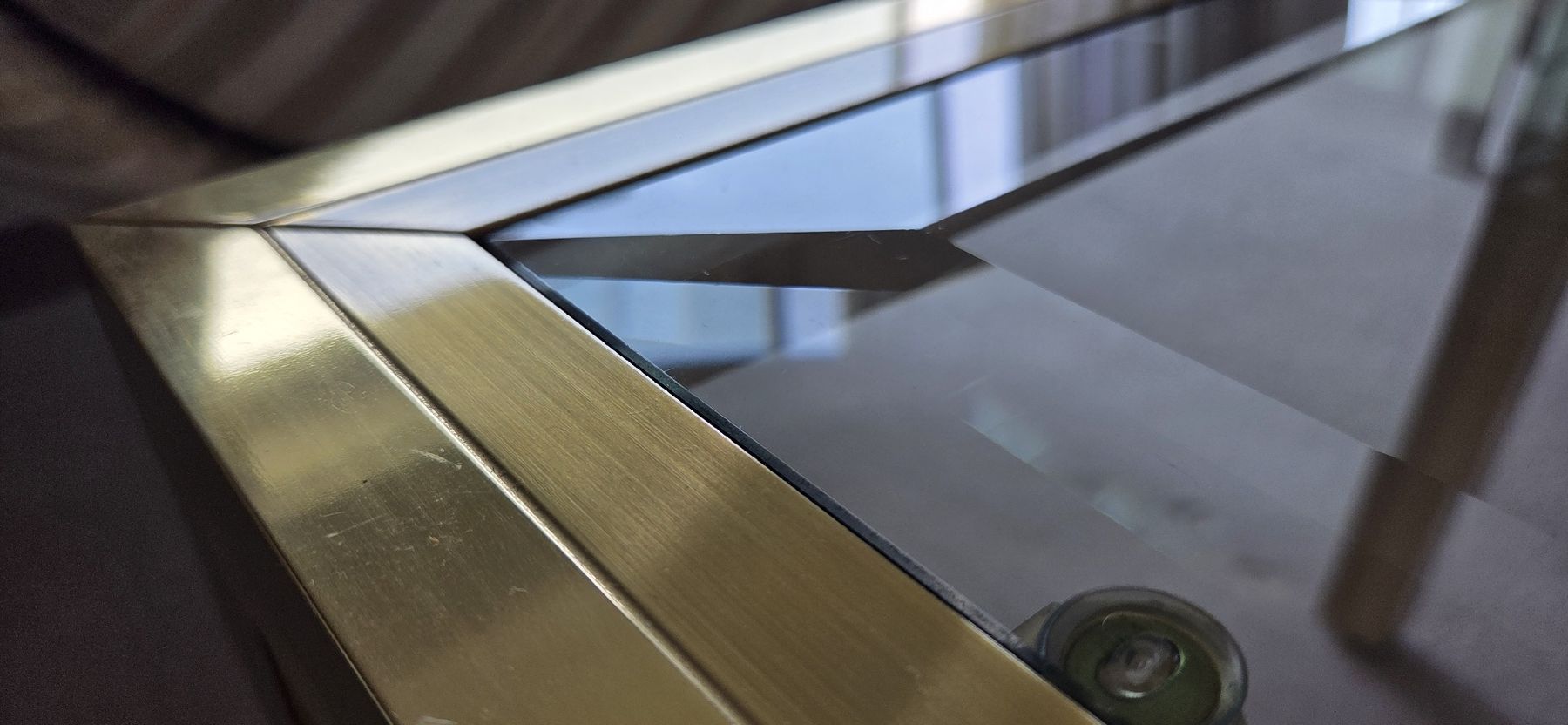 Tische: Glastischchen geschliffenes Glas – Gebraucht aus Wädenswil von Greatstuff 3