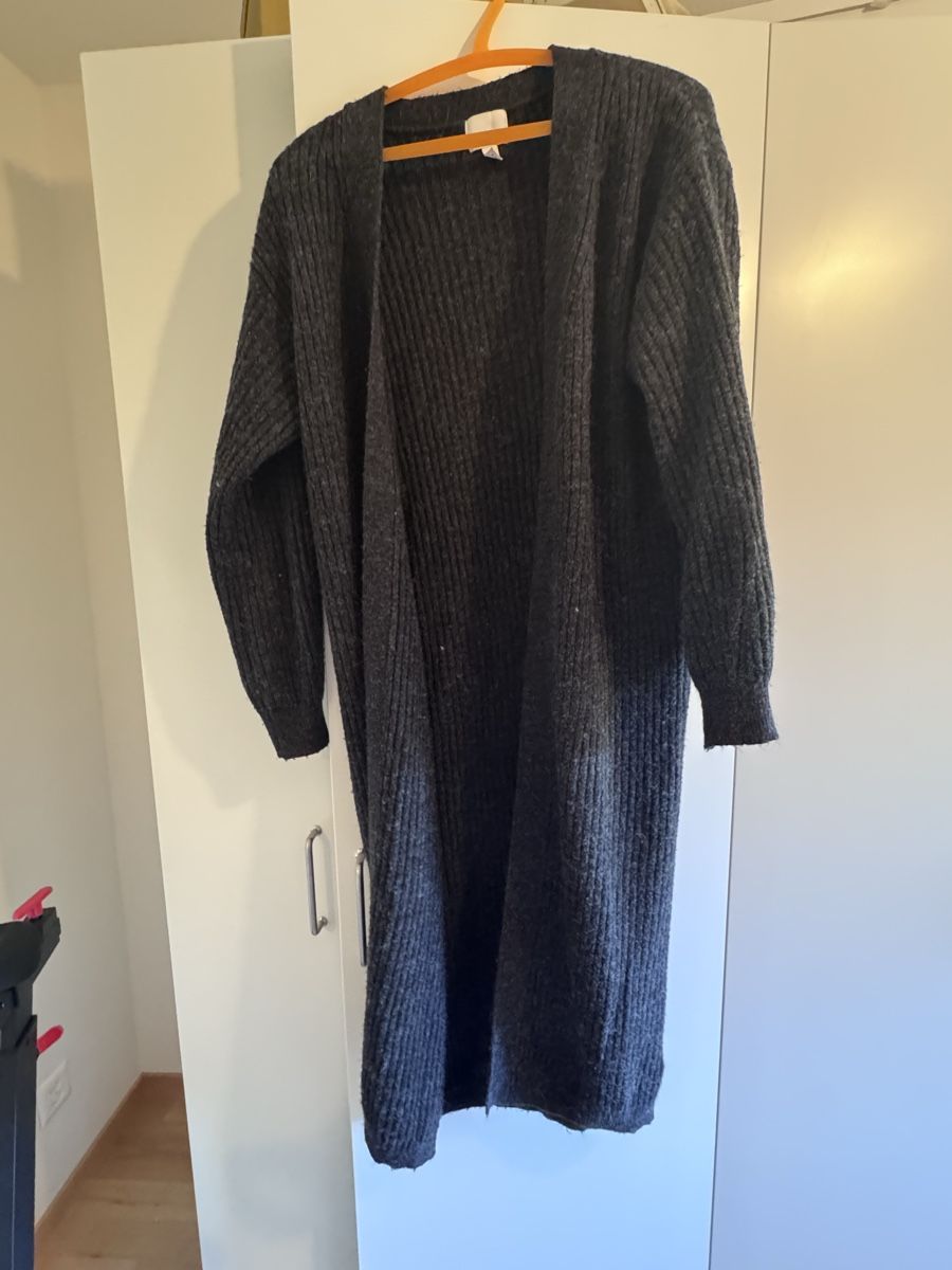 H&M Bolero: Cardigan H&M dunkelgrau – Usato da St. Gallen venduto da syna_99