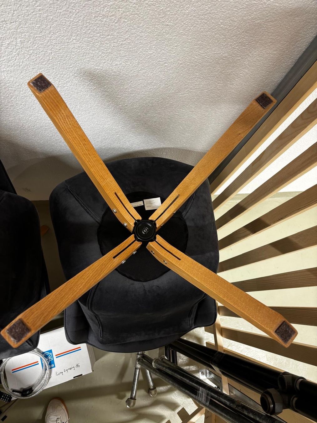 Chaises: 6x Drehstühle mit Eichenbeine Anthrazit – Neuf (Voir description) à Winterthur par loco_winti 3