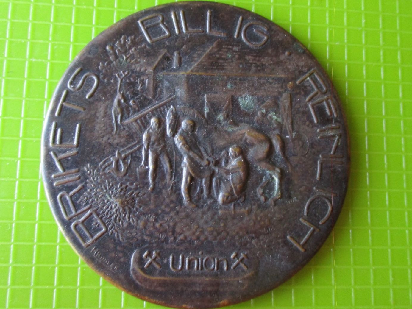 Spiegel: Union Brikets - Taschenspiegel / ca. D: 6 cm – Gebraucht aus Ottikon Gossau ZH von hokuspokus