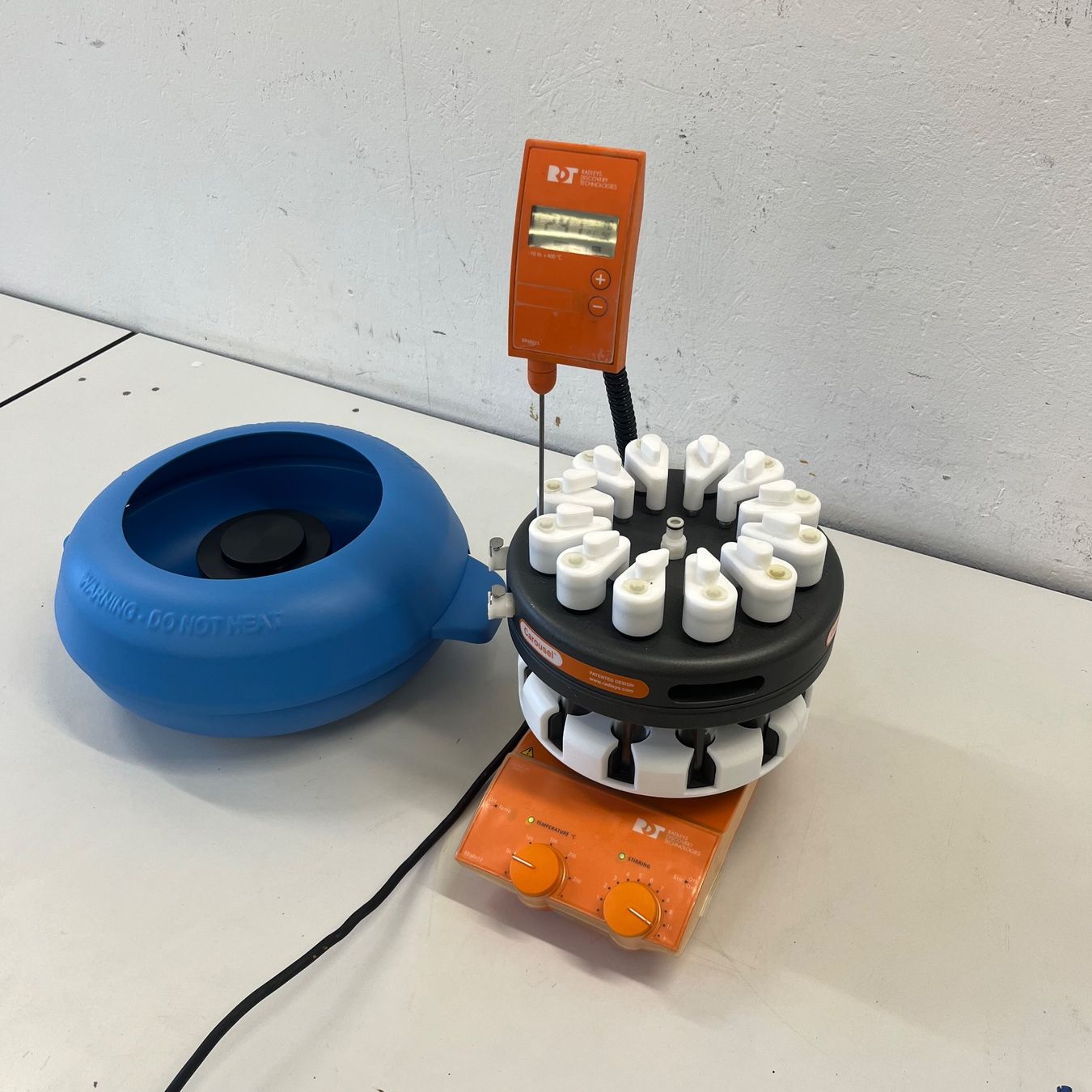 Accessori da laboratorio: Radleys Carousel 12 Set, 12-Fach Parallelsynthese – Usato da Niederdorf venduto da LeptonAG_Labor