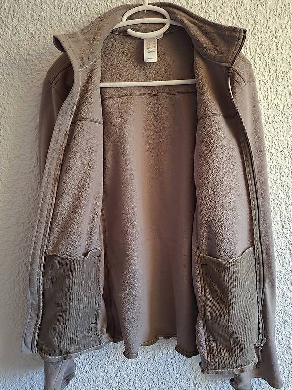 Maglioni & Felpe: Grauer Pulli von Quechua Grösse M – Usato da Belp venduto da ced_y8hx 2