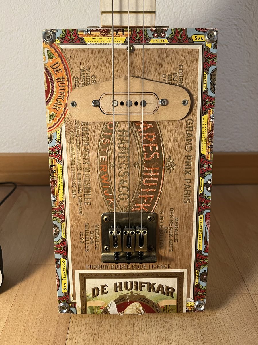 Strumenti musicali: Cigar box guitar – Usato da Corcelles NE venduto da Yabo 1