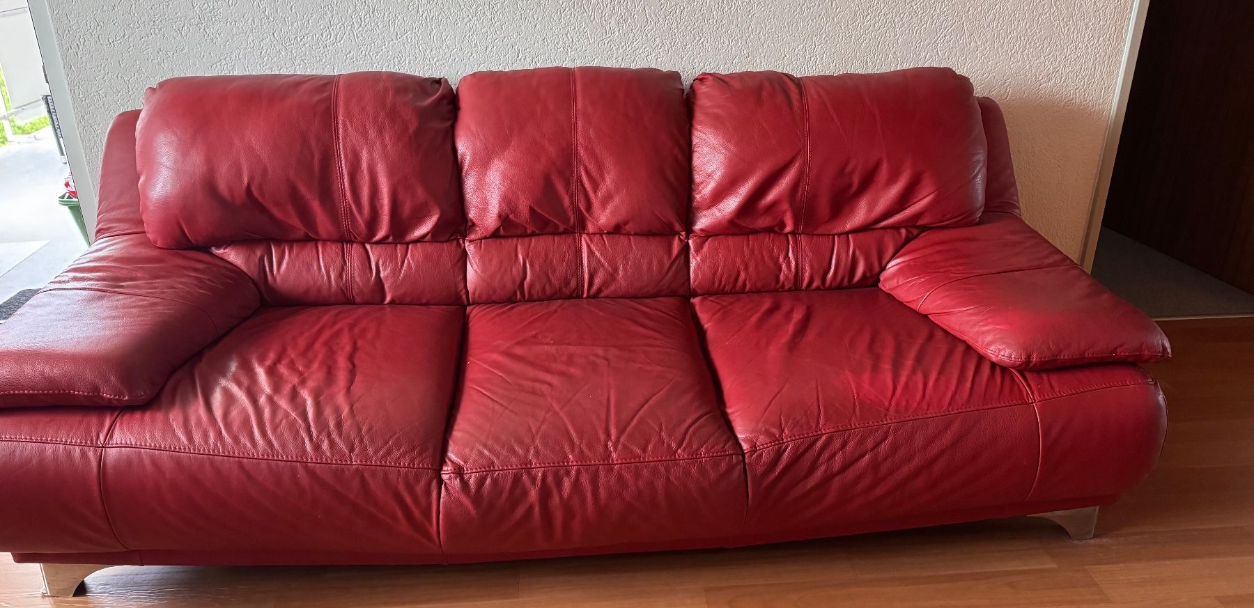 Sofas: 2 rote Ledersofas zu verkaufen – D'occasion à Schöftland par bylela 3
