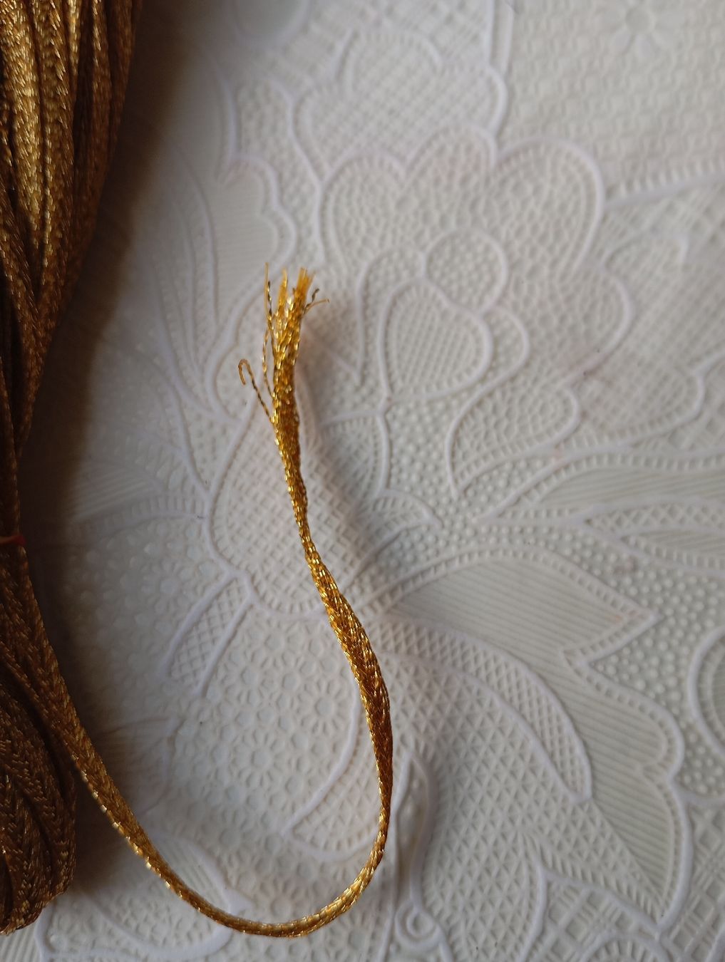 Kit bricolage: Gold colored craft cord new condition – Nuovo (secondo la descrizione) da Bern venduto da pav_8b6j 2