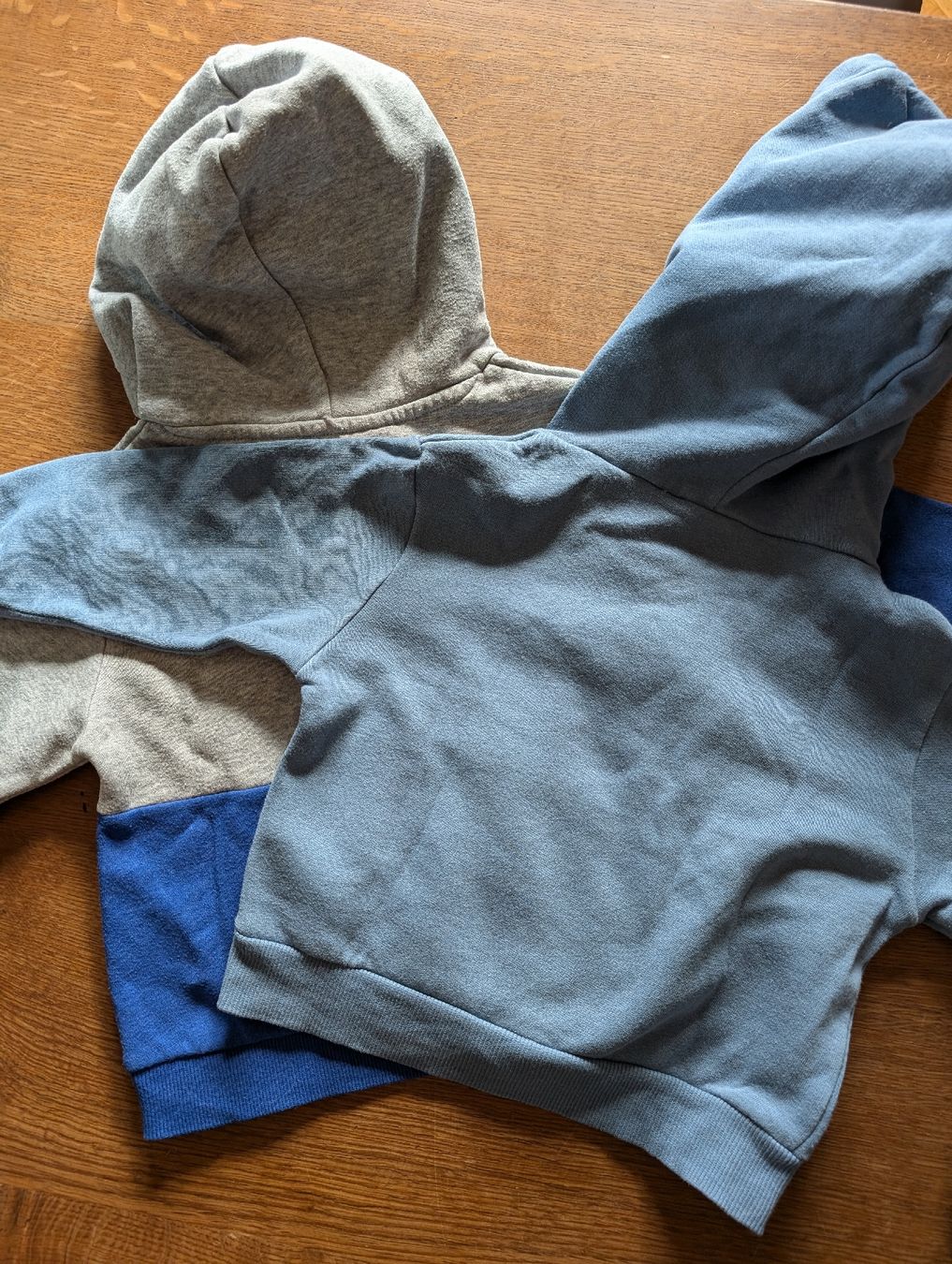 H&M Pulls et sweat-shirts: 2 Kapuzen Pullover – D'occasion à Bern par Zorro333 3