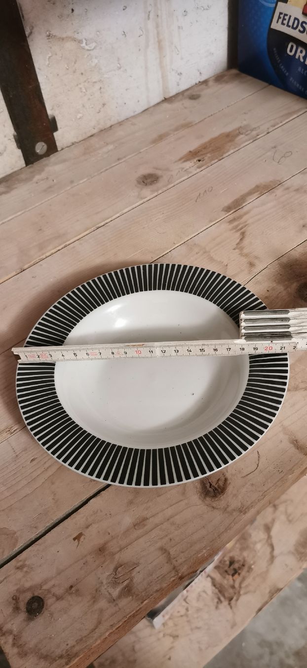 Set di piatti: Geschirrset 36 Teilig – Usato da Wyssachen venduto da Soenne 1