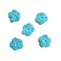5x Blumen türkisblau gehäkelt 25 mm