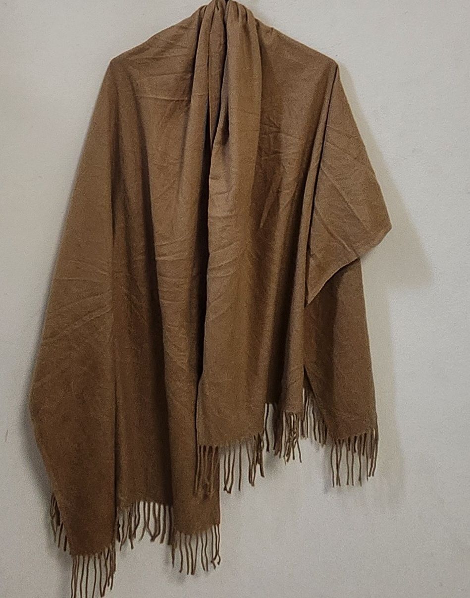 Foulards, Tücher & Schals: Écharpe Aone Studics laine 100% vierge camel avec franges – Gebraucht aus Niedergösgen von Eva2410 1