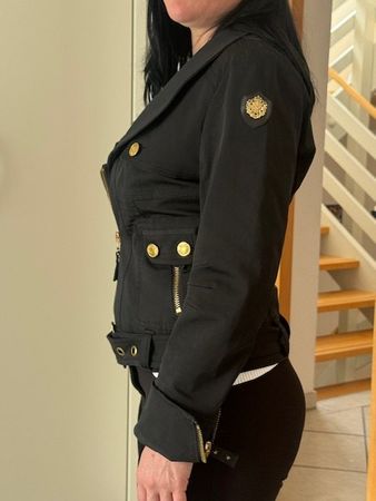 Schwarze Übergangsjacke, Grösse M, Top Zustand!