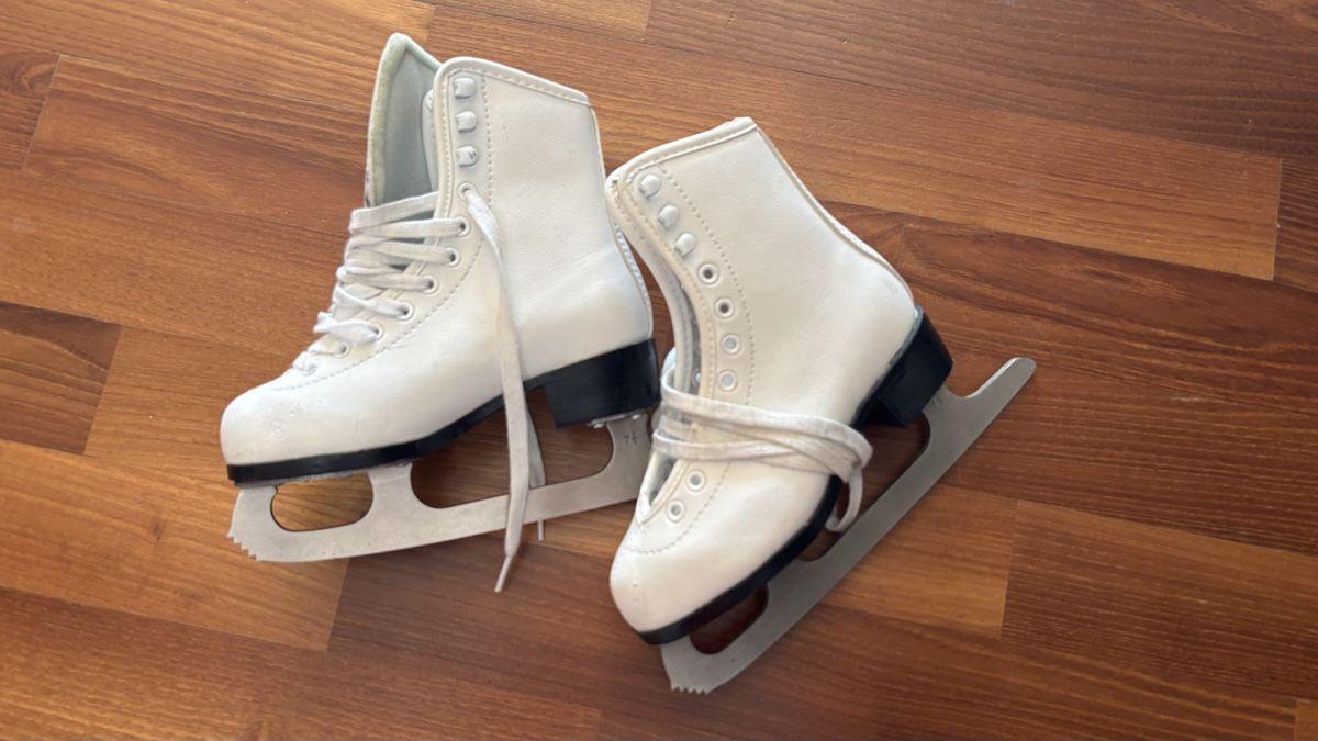 Pattini da ghiaccio: Leder-Schlittschuhe, Grösse 30, weiss – Usato da Fehraltorf venduto da towaro 1