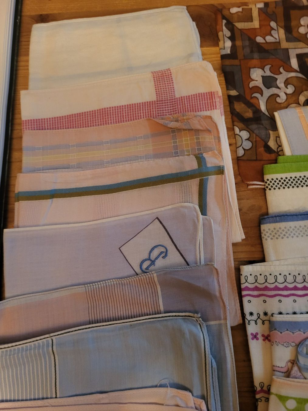 Autres vêtements & accessoires: 36 Damentaschentücher – D'occasion à Guggisberg par Aegertenlehn 1