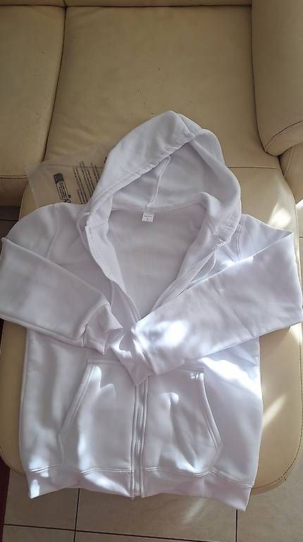 Giacche: Freizeit-Hoodie mit Reißverschluss – Usato da Dintikon venduto da lec_89sx 2