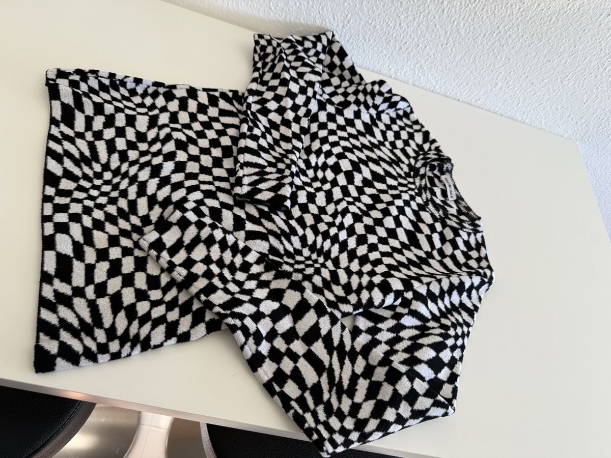 Balenciaga Maglioni & Felpe: Balenciaga Pullover schwarz weiss gemustert Grösse S – Nuovo (secondo la descrizione) da Bülach venduto da mrt_m2tm 6