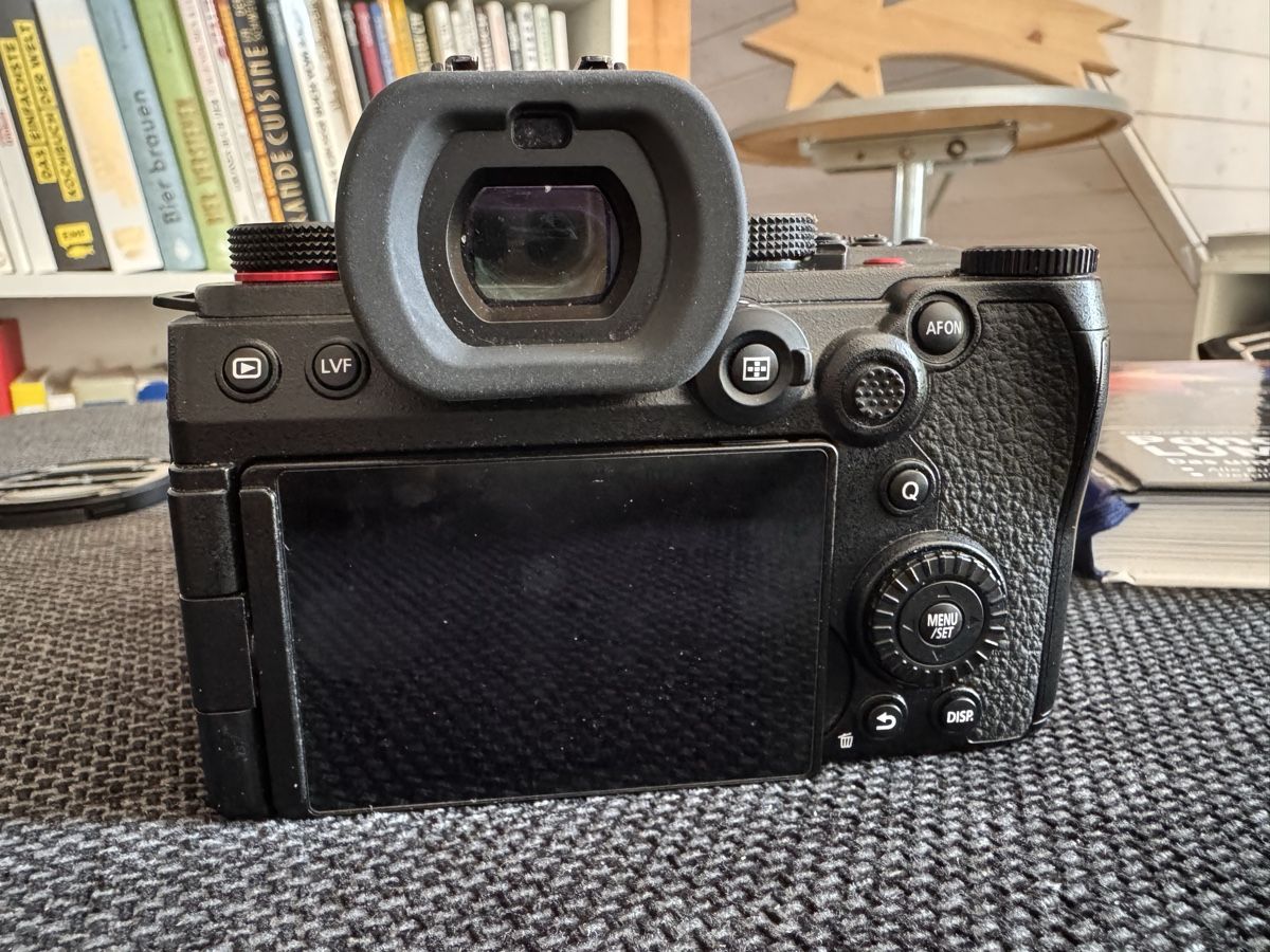 Panasonic Kamera: Panasonic LUMIX DC-S5II inkl. Objektive, Blitz und Buch – Gebraucht aus Eschenbach SG von Lolipoperer 4